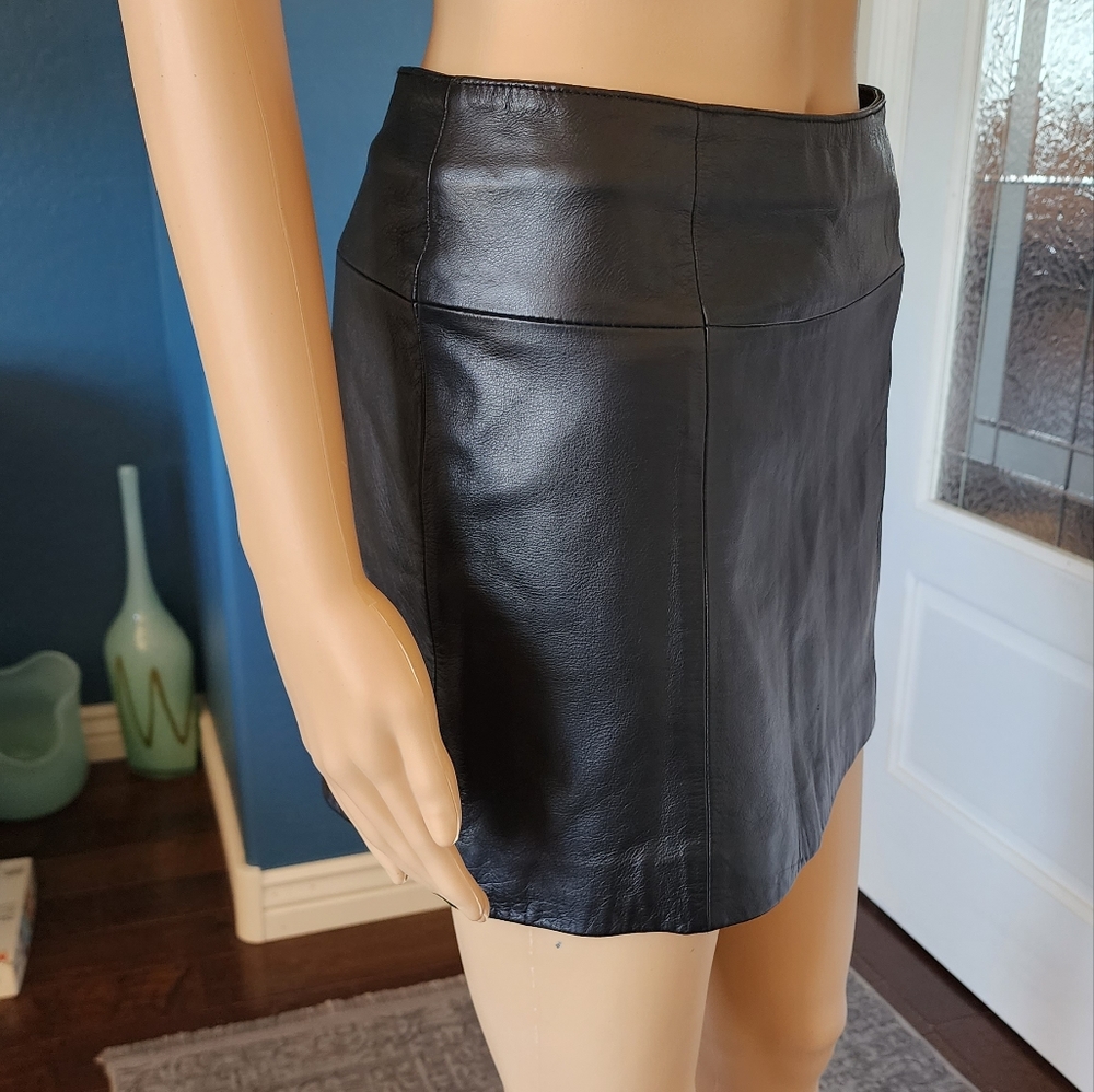 WILSONS BLACK LEATHER MINI SKIRT SZ 2
